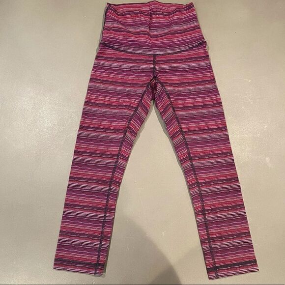 Lululemon Highrise Leggings Crop 21” Pink Purple Black Size 4 - Picture 1 of 5